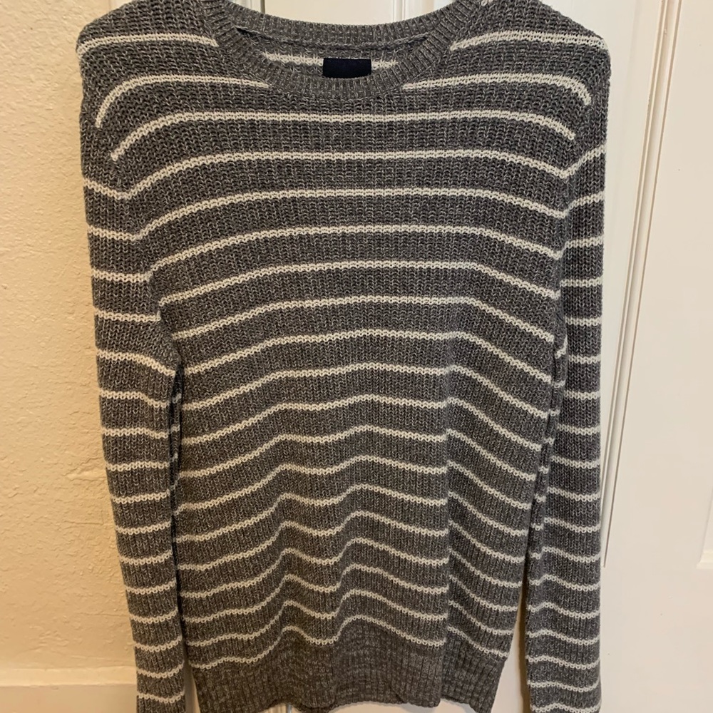 Gap sweater